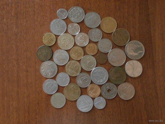 Набор монет 35 штук Европа Азия, без повторов, без монет СССР.