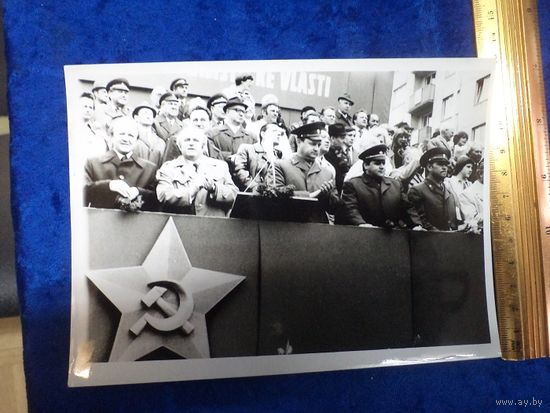 Советские командиры на параде в Чехословакии
