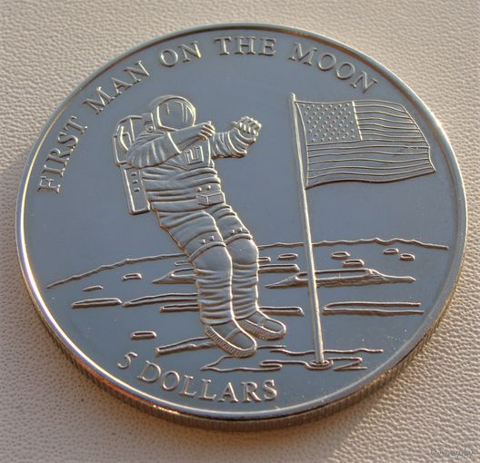 Либерия. 5 долларов 2000 год  KM#589  "Первый человек на Луне"  Тираж: 20.000 шт