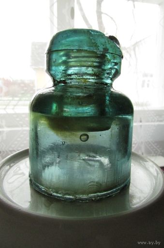 Изолятор СССР стекло приятная зелень 80 на 60 мм прямая юбка и три пузыря