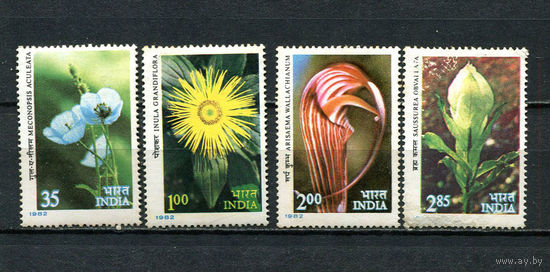 Индия - 1982 - Цветы - (пятна на клее и ном. 2,85 с тонким местом) - [Mi. 908-911] - полная серия - 4 марки. MLH.  (Лот 100Do)