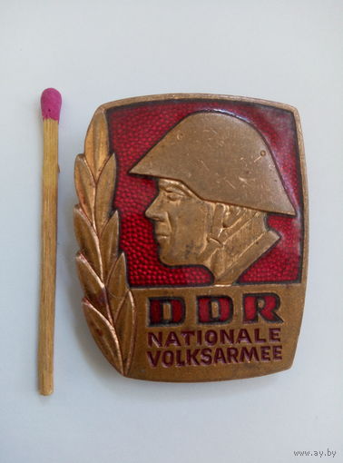 Знак DDR Nationale volksarmee. ГДР, Национальная народная армия. тяжелый