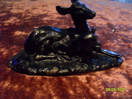 Статуэтка Олениха с олененком чугун.