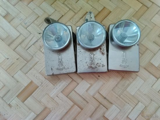 3 фонарика СССР,и клавишный пакетник.3 потолочные выключателя,одним лотом.