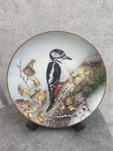 Декоративная тарелка FRANKLIN PORCELAIN Great Spotted Woodpecker Лимож Франции 1984 год 23.5 см