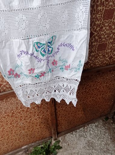 Рушник СССР с вышивкой и кружевом. Бабочка, цветы, вышивка